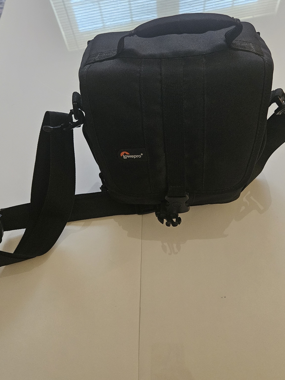 Lowepro Aventura 14p Black Compact Camera Shoulder Bag